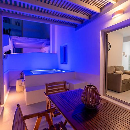 Aerenia Luxury Suites Karterados  Dış mekan fotoğraf