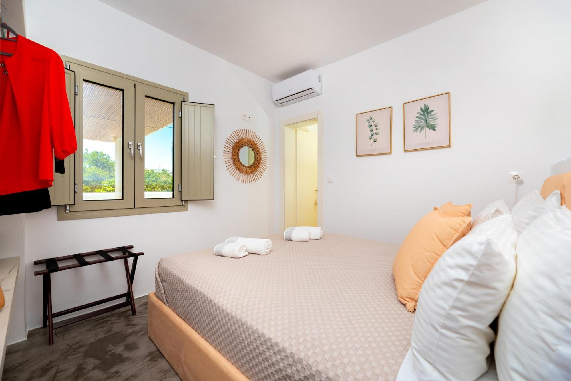 Aerenia Luxury Suites Karterados  Oda fotoğraf