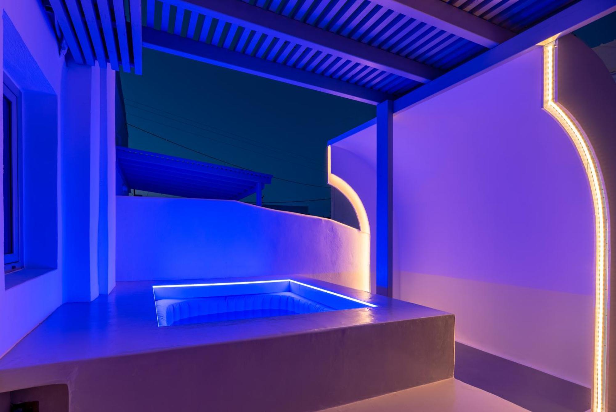 Aerenia Luxury Suites Karterados  Dış mekan fotoğraf