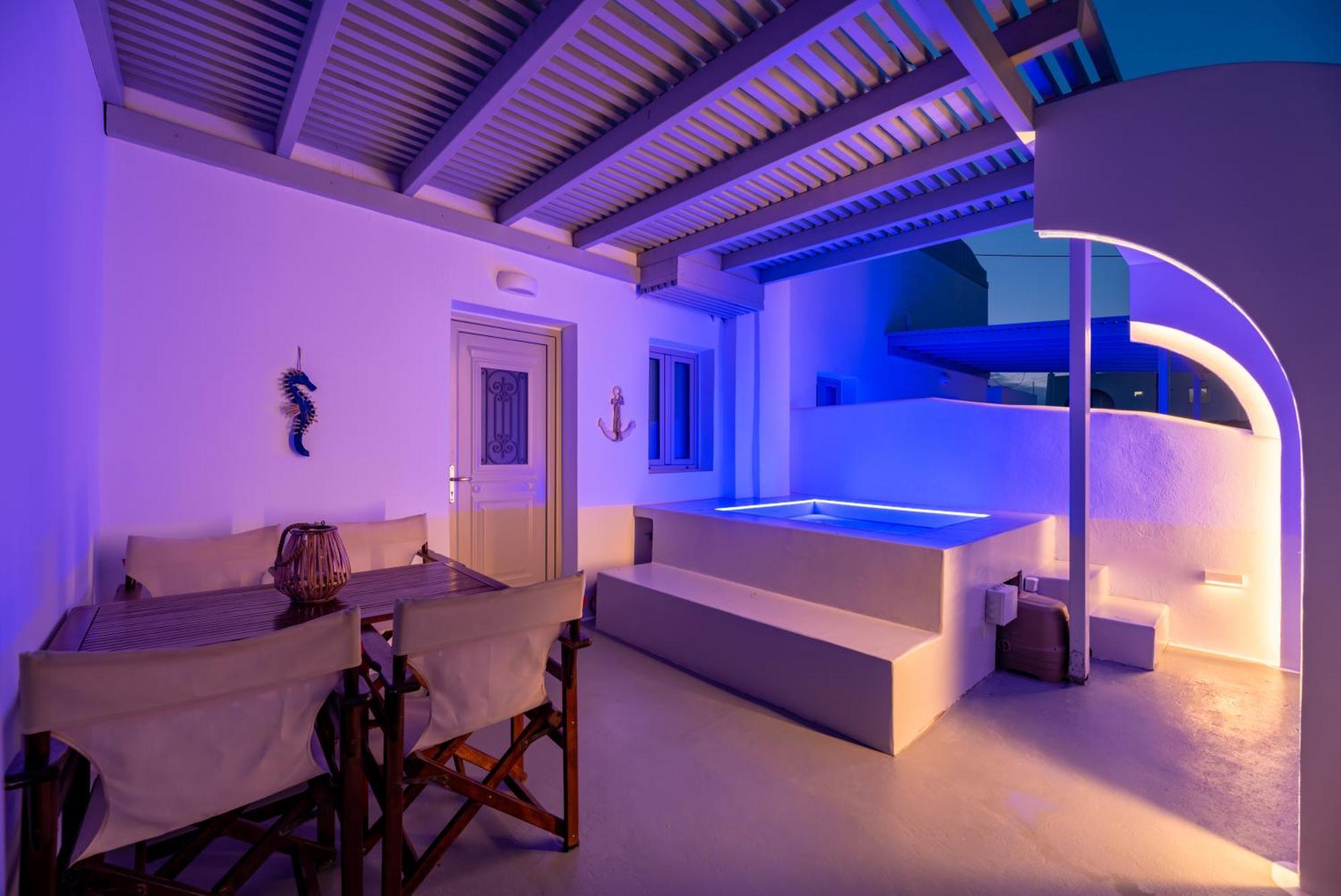 Aerenia Luxury Suites Karterados  Dış mekan fotoğraf