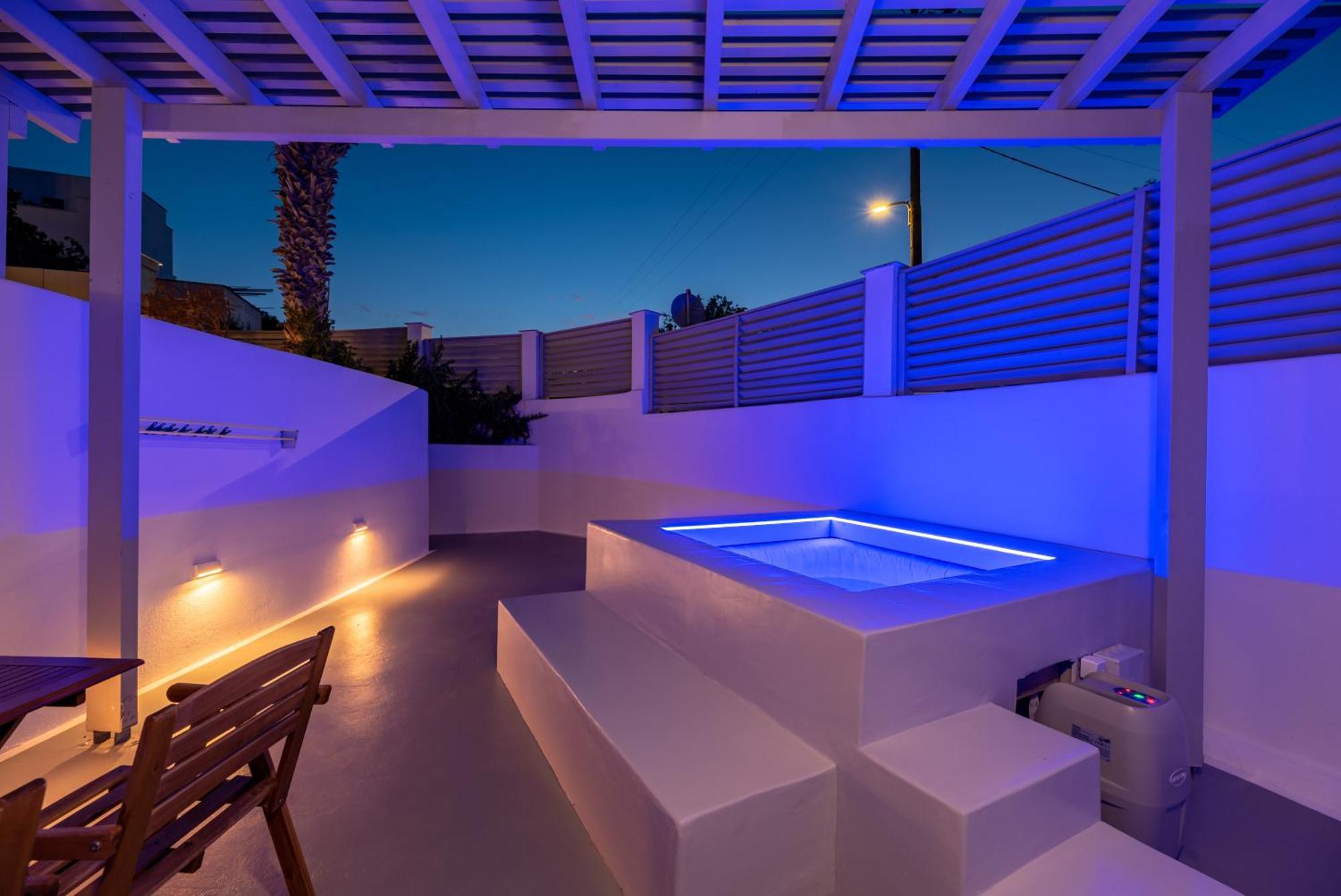 Aerenia Luxury Suites Karterados  Dış mekan fotoğraf