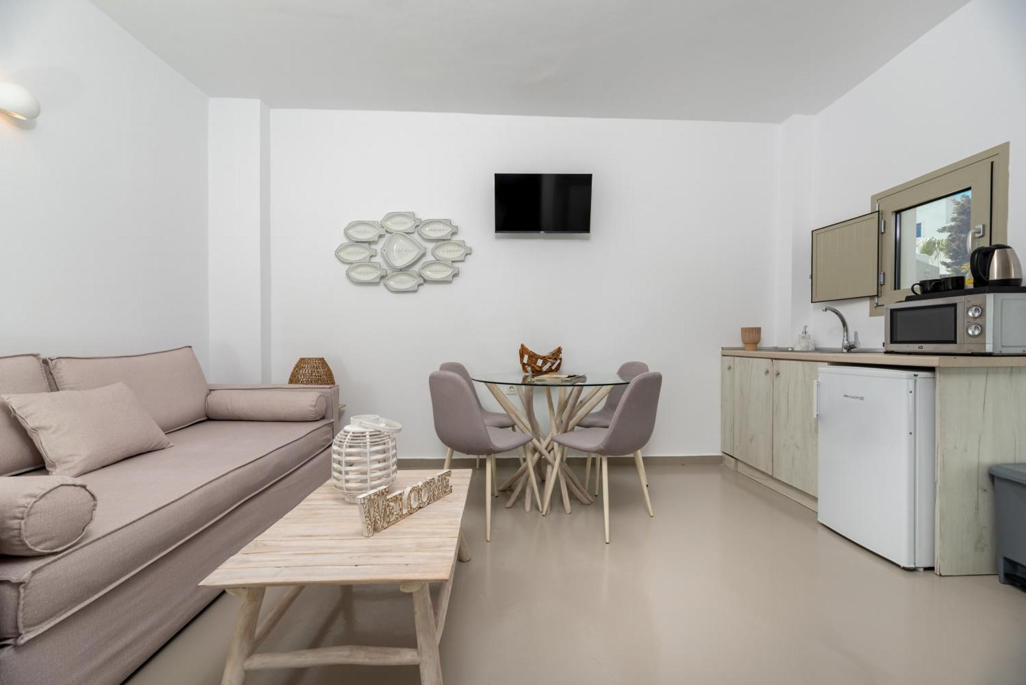 Aerenia Luxury Suites Karterados  Dış mekan fotoğraf